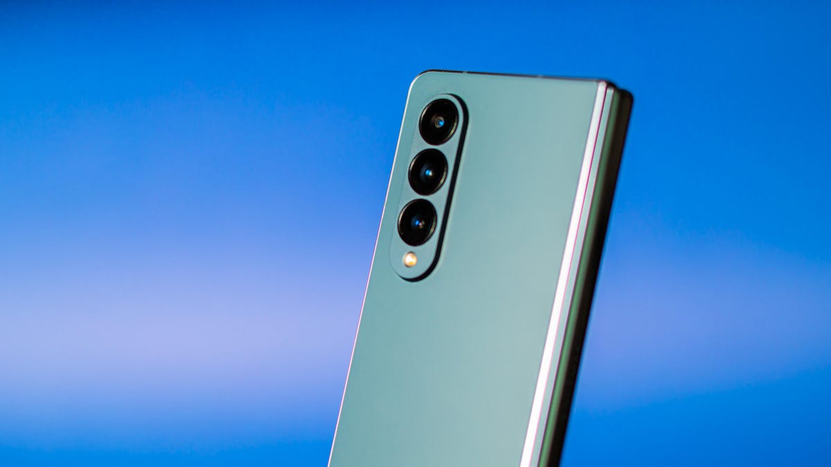 Galaxy Z Fold 4 camera bump
